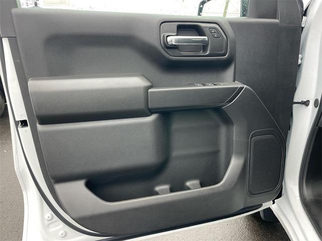 Photo of 2024 Summit White GMC Sierra 1500