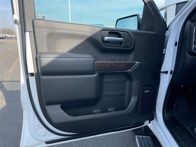 Photo of 2021 White Frost Tricoat GMC Sierra 1500
