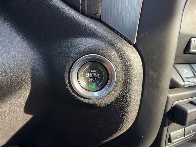 Photo of 2021 White Frost Tricoat GMC Sierra 1500