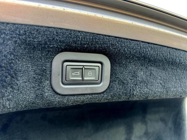 Photo of 2022 Silver Bentley Flying Spur