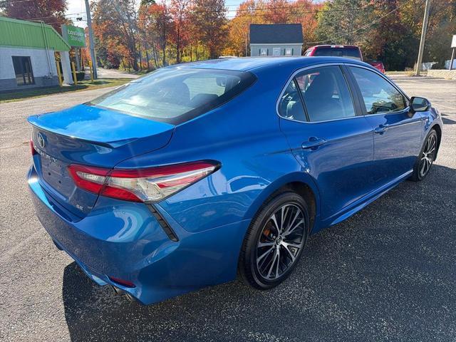 Photo of 2018 Blue Toyota Camry