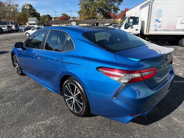 Photo of 2018 Blue Toyota Camry