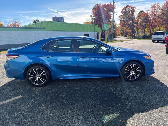 Photo of 2018 Blue Toyota Camry