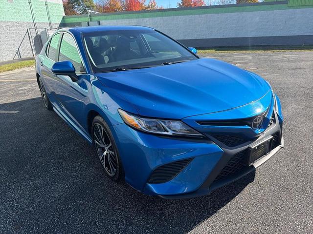 Photo of 2018 Blue Toyota Camry