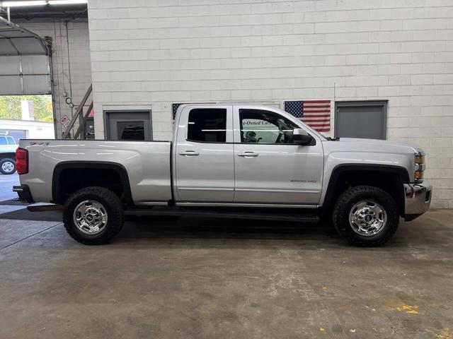 Photo of 2017 Silver Ice Metallic Chevrolet Silverado 2500