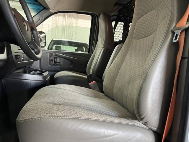 Photo of 2014 Summit White GMC Savana 2500
