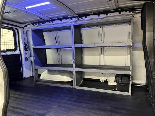 Photo of 2014 Summit White GMC Savana 2500