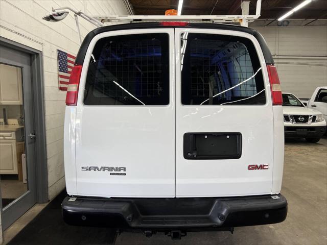 Photo of 2014 Summit White GMC Savana 2500