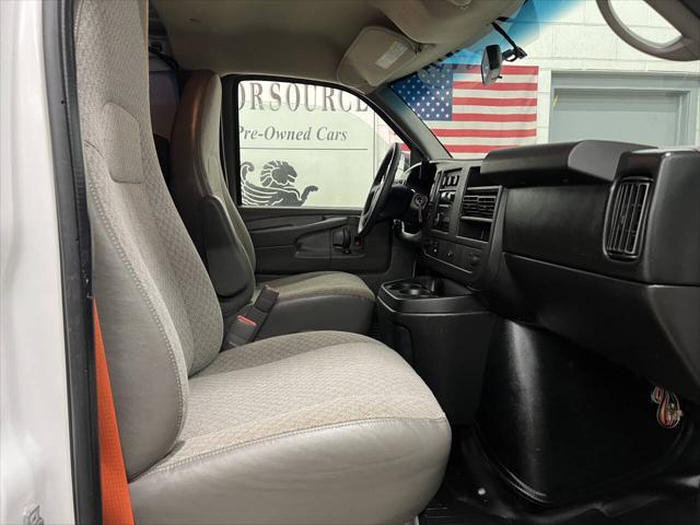 Photo of 2014 Summit White GMC Savana 2500