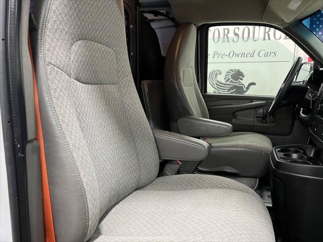 Photo of 2014 Summit White GMC Savana 2500