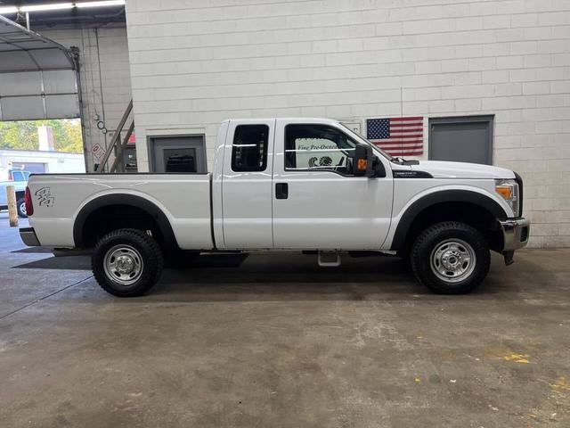Photo of 2013 Oxford White Ford F-350