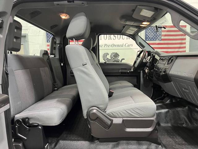 Photo of 2015 Oxford White Ford F-250