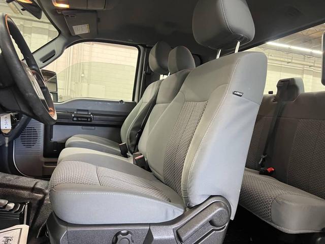 Photo of 2015 Oxford White Ford F-250