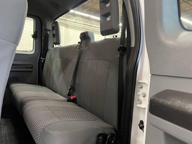 Photo of 2015 Oxford White Ford F-250