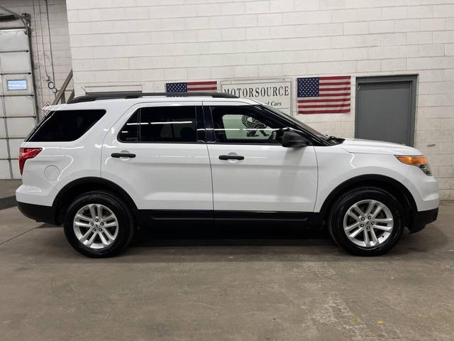 Photo of 2015 Oxford White Ford Explorer
