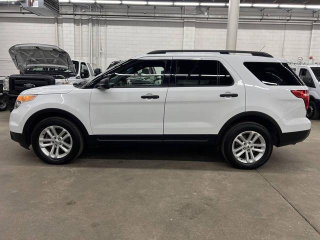 Photo of 2015 Oxford White Ford Explorer
