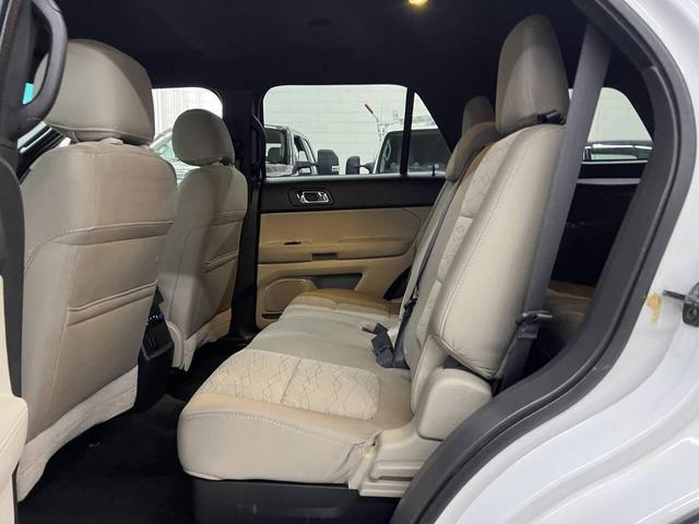 Photo of 2015 Oxford White Ford Explorer