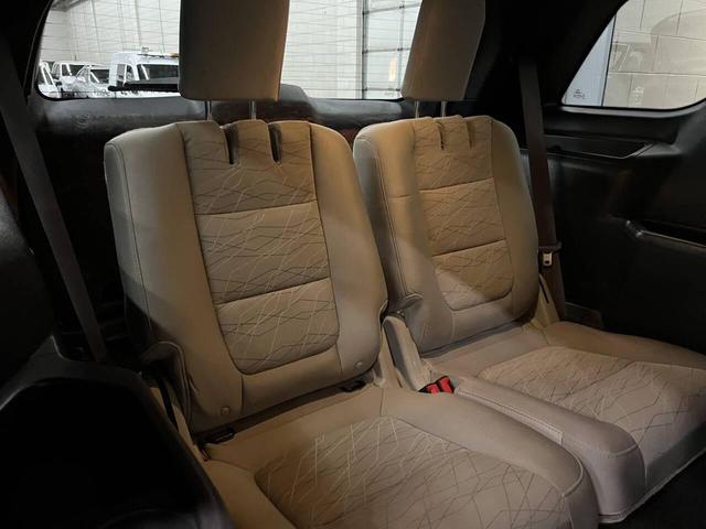 Photo of 2015 Oxford White Ford Explorer