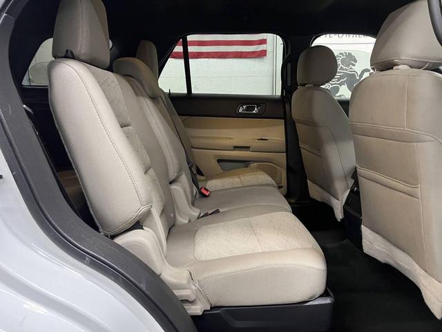 Photo of 2015 Oxford White Ford Explorer