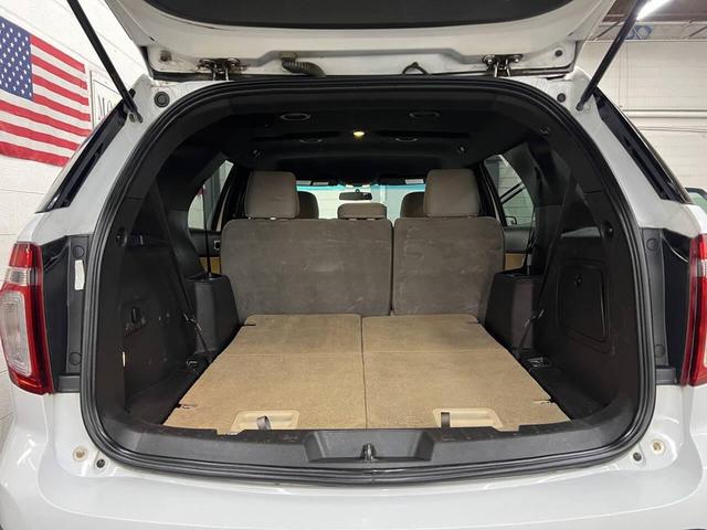 Photo of 2015 Oxford White Ford Explorer