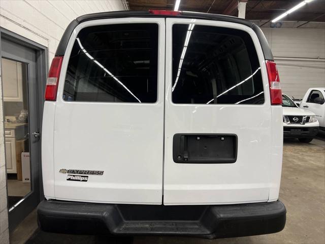 Photo of 2018 Summit White Chevrolet Express 2500