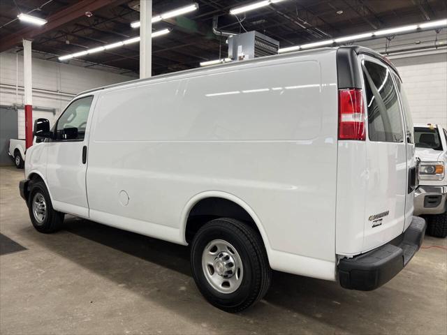 Photo of 2018 Summit White Chevrolet Express 2500