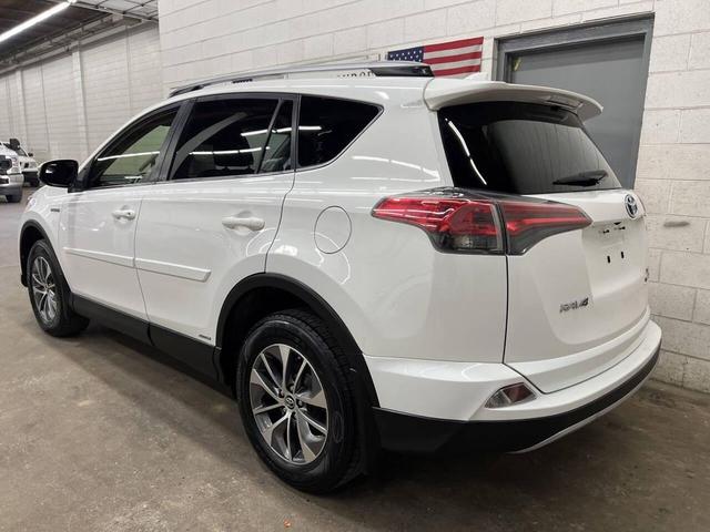 Photo of 2017 Super White Toyota RAV4 Hybrid