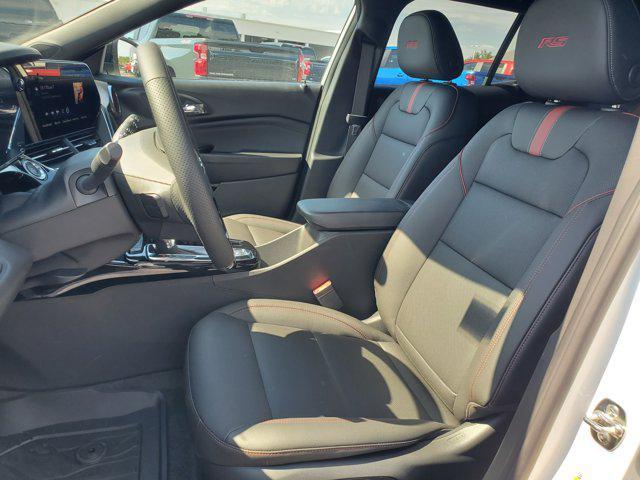 Photo of 2025 Summit White Chevrolet Trax