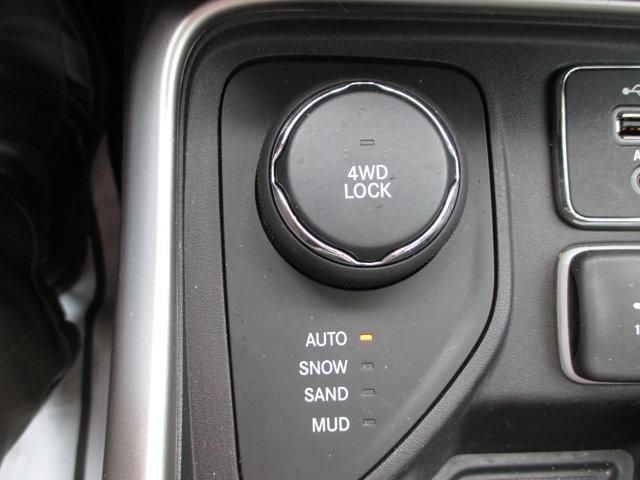 Photo of 2019 Diamond Black Crystal Pearlcoat Jeep Compass