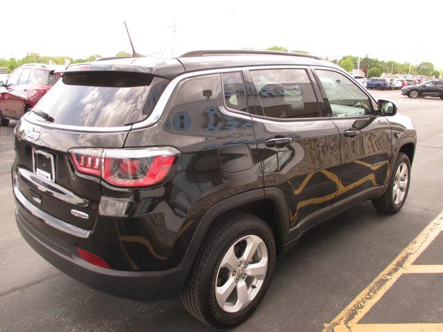 Photo of 2019 Diamond Black Crystal Pearlcoat Jeep Compass