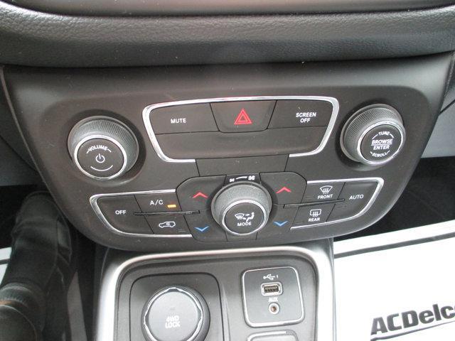 Photo of 2019 Diamond Black Crystal Pearlcoat Jeep Compass