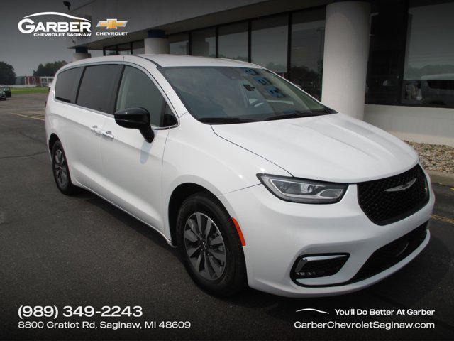 Photo of 2024 Bright White Clearcoat Chrysler Pacifica Hybrid