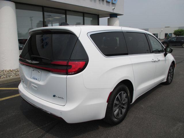 Photo of 2024 Bright White Clearcoat Chrysler Pacifica Hybrid