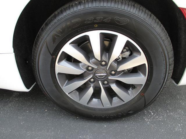Photo of 2024 Bright White Clearcoat Chrysler Pacifica Hybrid