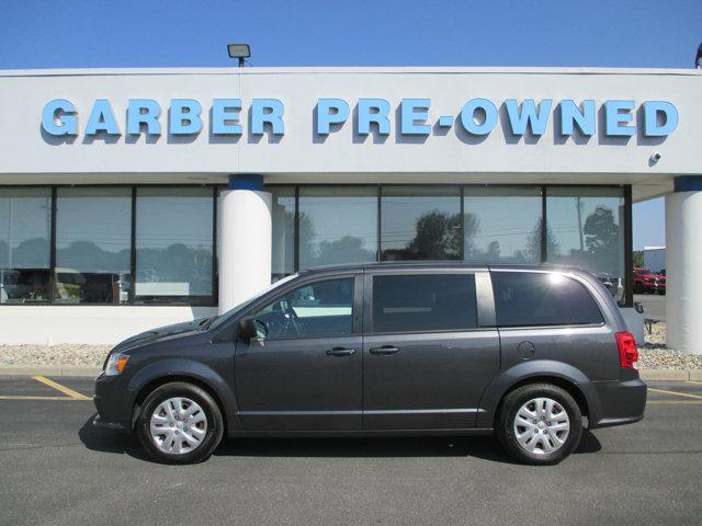 Photo of 2018 Granite Pearlcoat Dodge Grand Caravan