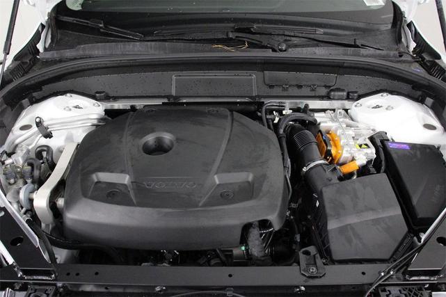 Photo of 2025 Crystal White Volvo XC60 Plug-In Hybrid