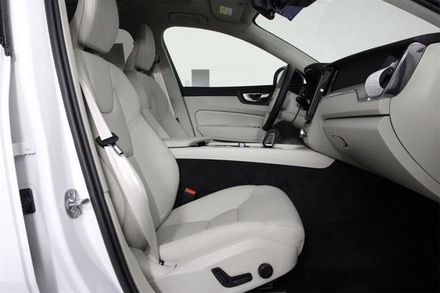 Photo of 2025 Crystal White Volvo XC60 Plug-In Hybrid
