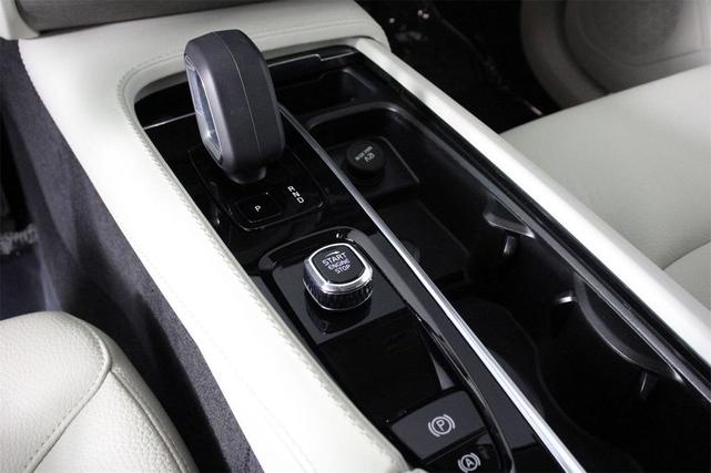 Photo of 2023 Denim Blue Metallic Volvo XC90 Recharge Plug-In Hybrid