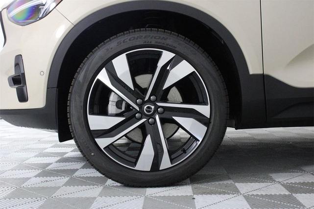 Photo of 2026 Sand Dune Metallic Volvo XC40