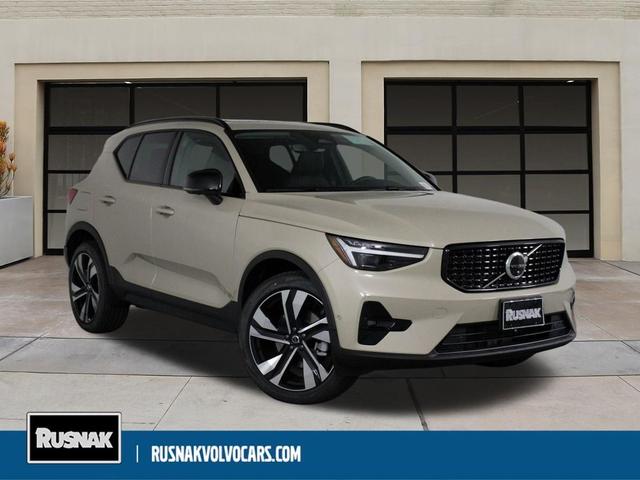 Photo of 2026 Sand Dune Metallic Volvo XC40