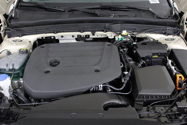 Photo of 2026 Sand Dune Metallic Volvo XC40