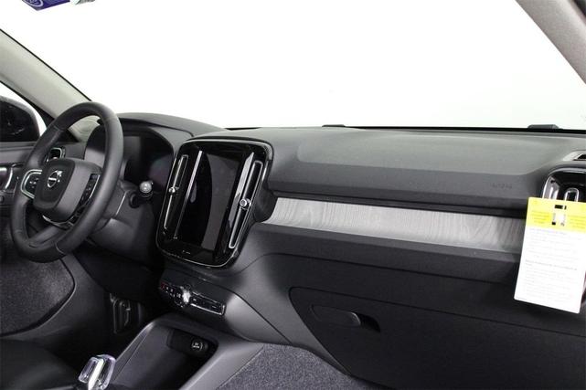 Photo of 2026 Sand Dune Metallic Volvo XC40