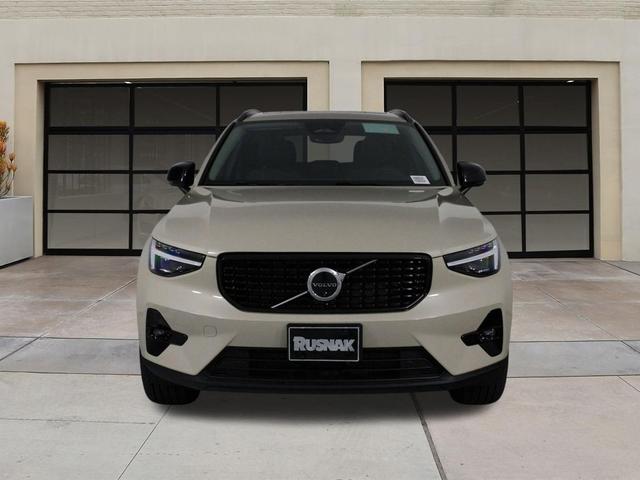Photo of 2026 Sand Dune Metallic Volvo XC40