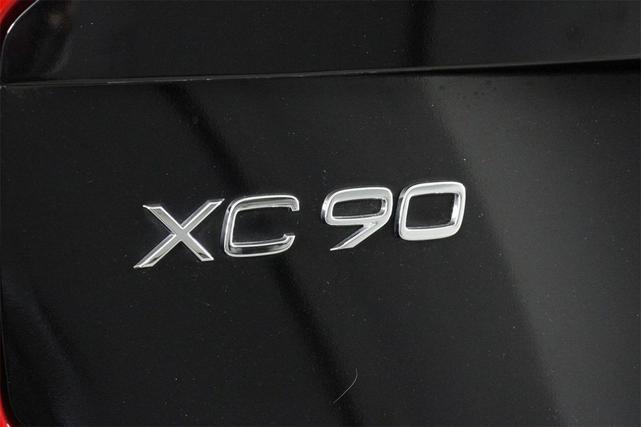 Photo of 2023 Onyx Black Metallic Volvo XC90 Recharge Plug-In Hybrid