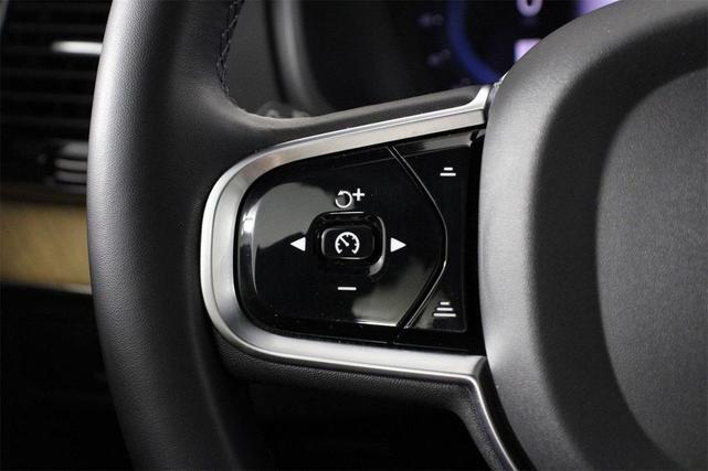 Photo of 2023 Onyx Black Metallic Volvo XC90 Recharge Plug-In Hybrid