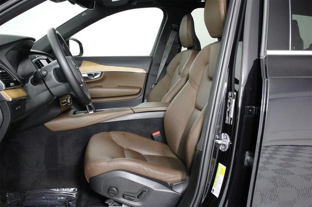 Photo of 2023 Onyx Black Metallic Volvo XC90 Recharge Plug-In Hybrid