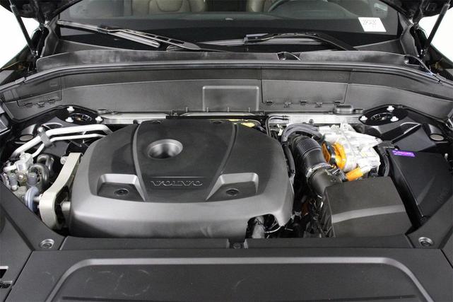 Photo of 2023 Onyx Black Metallic Volvo XC90 Recharge Plug-In Hybrid