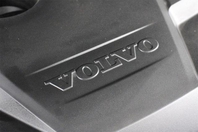 Photo of 2023 Onyx Black Metallic Volvo XC90 Recharge Plug-In Hybrid