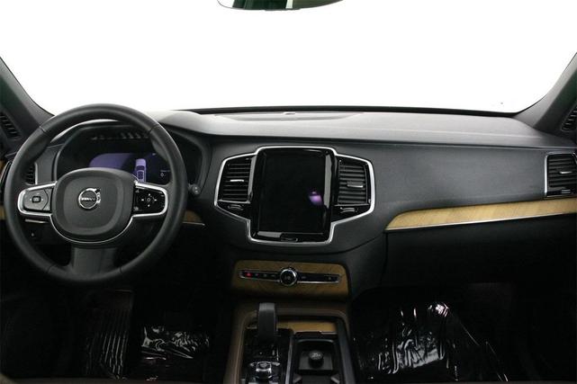Photo of 2023 Onyx Black Metallic Volvo XC90 Recharge Plug-In Hybrid