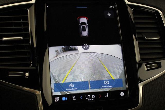 Photo of 2023 Onyx Black Metallic Volvo XC90 Recharge Plug-In Hybrid